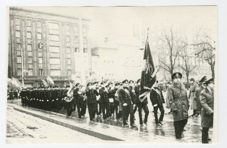 Курсанты  ТМУРП  Эстрыбпром на параде 1982