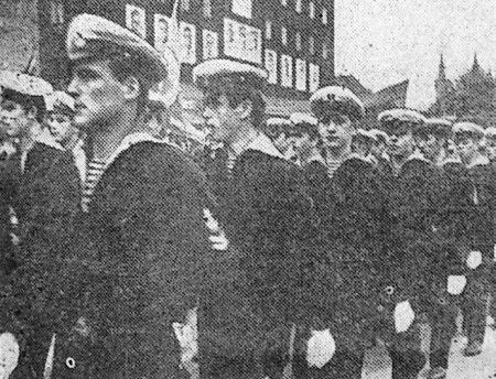 Курсанты  ТМУРП  на Первомайском параде – 08 05 1968