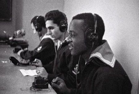 Курсанты ТМУРП  Жан Джером Нгоко из Браззавиля - Конго - и  Фуад Ахмед  из Саудовской Аравии на занятиях по радиоопередаче  в 1968 году
