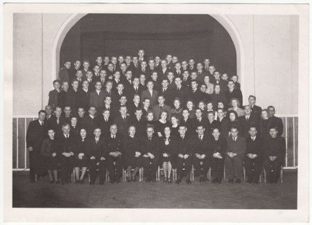 выпускники  Таллиннского рыбного техникума  с преподавательским составом 1948