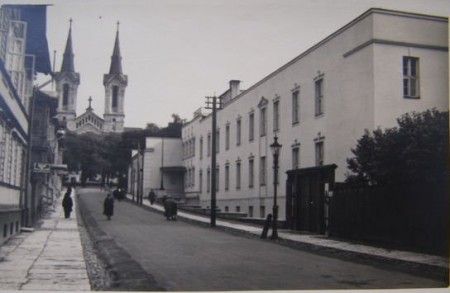вид на церковь Каарли и Немецкое училище  по ул. Луйзе  - 1930