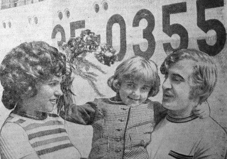 Оленичев Валерий рефмеханик  с дочуркой  Наташей и женой Надеждой - БМРТ-355 Антон Таммсааре 16 08 1973