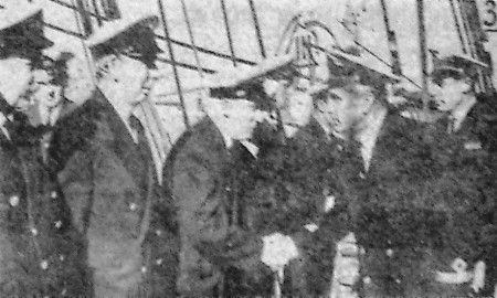 Васильев Юрий – начальник ТМУРП -   приветствует в порту Таллина капитана Дара Поможа  Казимира Юркевича – 24 09 1967.