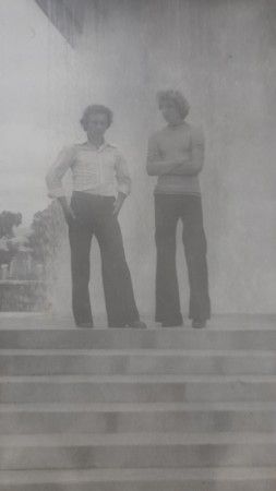 Сантьяго-де- Куба 1979 год. Слева направо Николай Кайков и Александр Спирин у местного фантана.