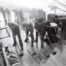 курсанты ТМУРП драют палубу Крузенштерна 1986