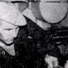 Пальмик Л. курсант ТМУРП моторист  снимает диаграмму работы  главного двигателя - БМРТ-227 21 декабрь 1968