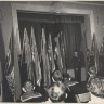 курсанты с флагами в актовом зале - ТМУРП 1970