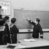 Семен Мурашко на занятиях по технической механике в ТМУРП с курсантами из Вьетнама - 1973 год